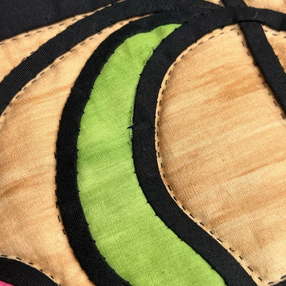 Vintage 1977 Stained Glass Look floral Quilted wall Hanging Machine/Hand Stitch - Picture 4 of 6